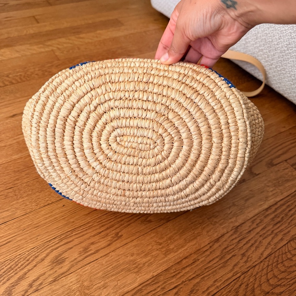 RABANNE LOGO-EMBOSSED RAFFIA BASKET BAG - Picture 6 of 11